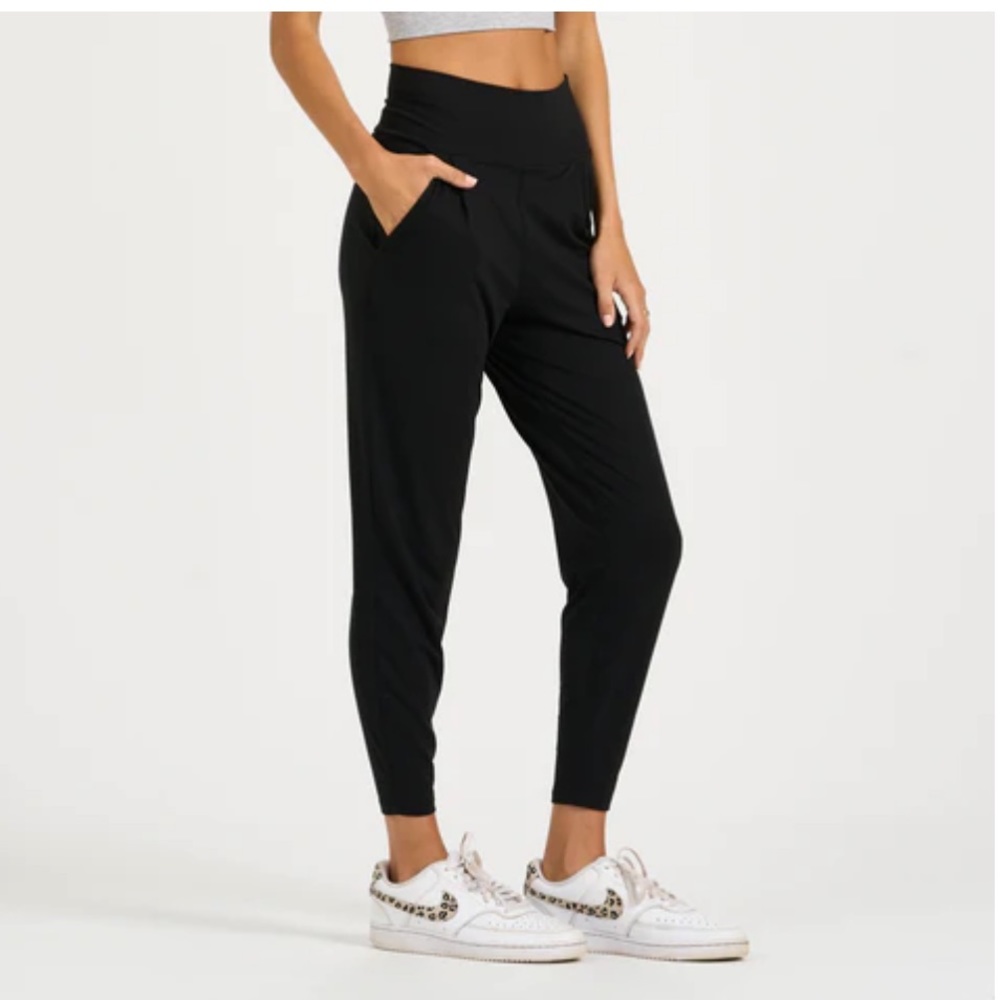 Vuori Black Lux Harem Joggers - Women’s Size M